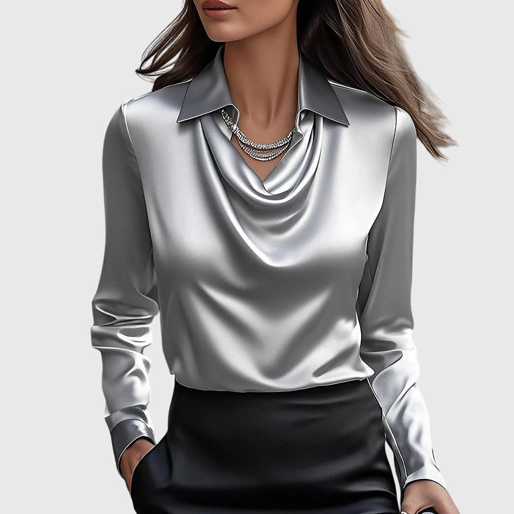 Blus dam, elegant — veckad halsringning med glansig yta