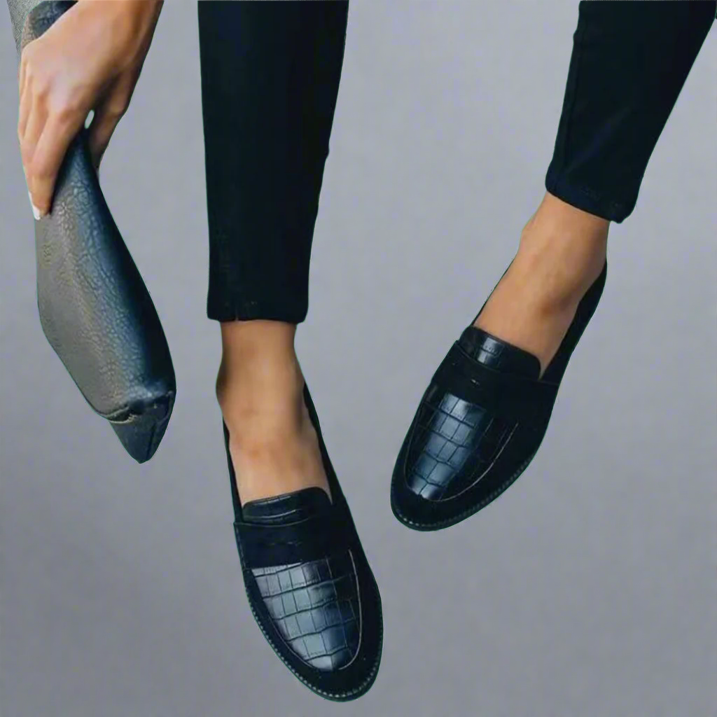 Loafers dam, eleganta — klassiska slip-on-skor i läderimitation