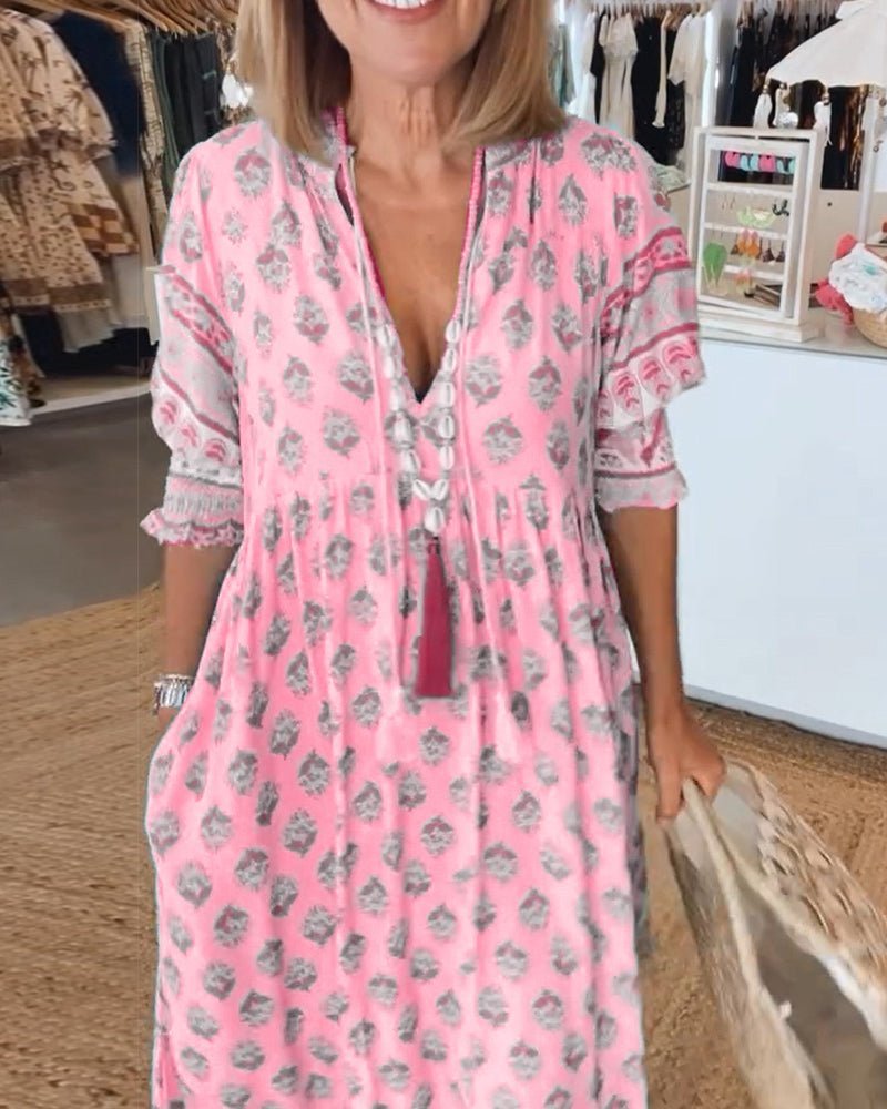 Maxiklänning dam, blommig — v-ringad och figurformande i linne