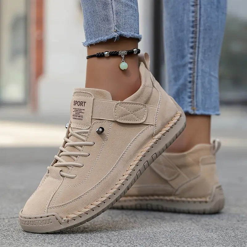 Sneakers dam, textil — texturerad ovandel med snörning och dämpad såla