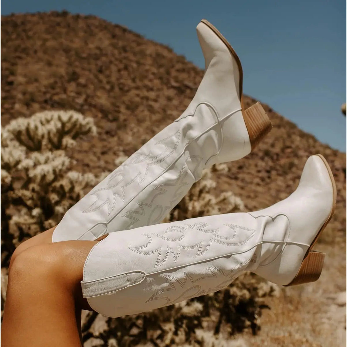 Westernboots dam — spetsiga i textil med mellanhög klack