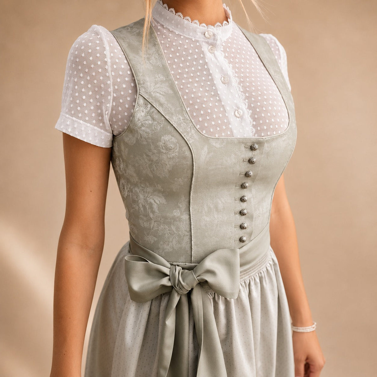 Dirndl dam med rosett — klassisk Oktoberfest-klänning