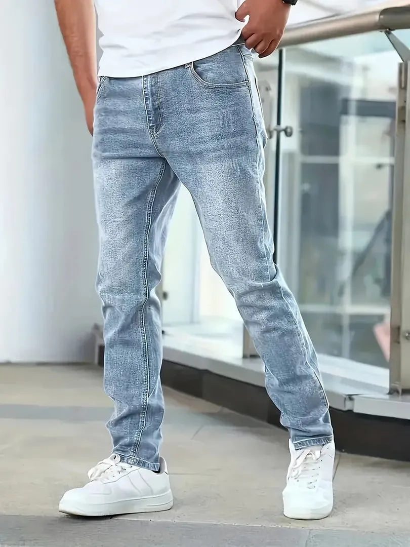 Jeans herr — rak passform med fickor i klassisk denim