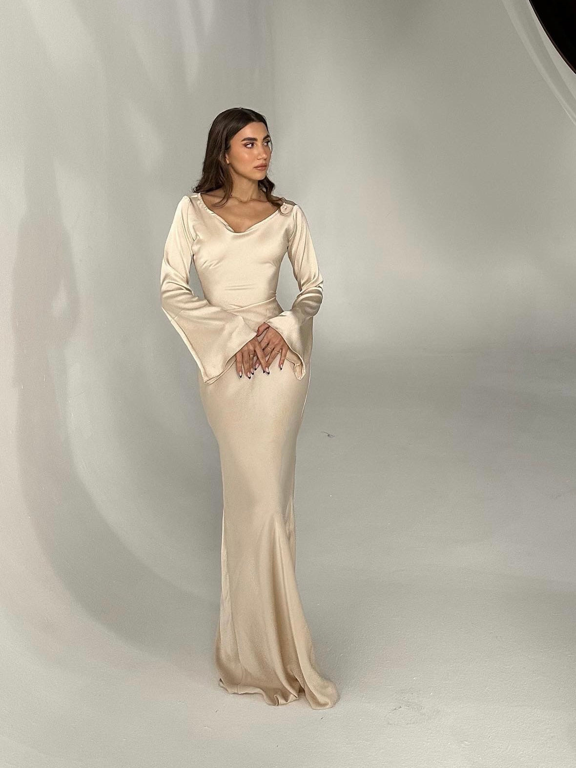 Maxiklänning dam, satin — långärmad elegant och flödande
