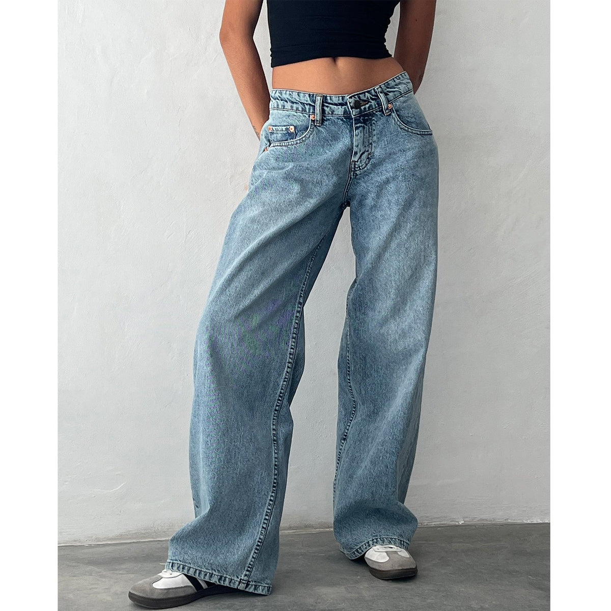 Raka jeans dam med låg midja — vida ben, avslappnad passform