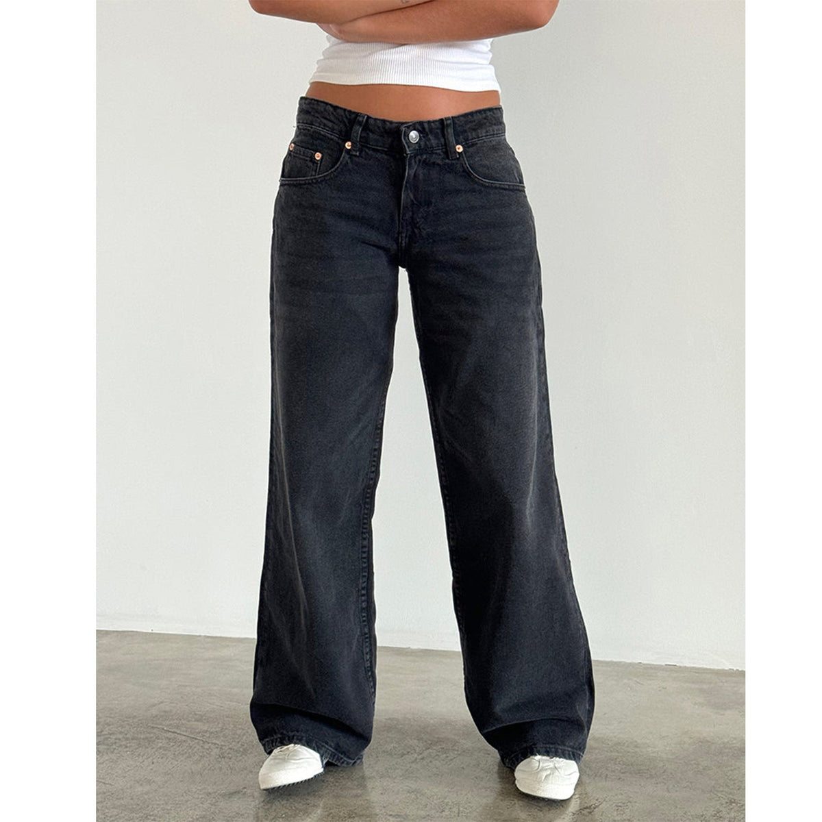 Raka jeans dam med låg midja — vida ben, avslappnad passform
