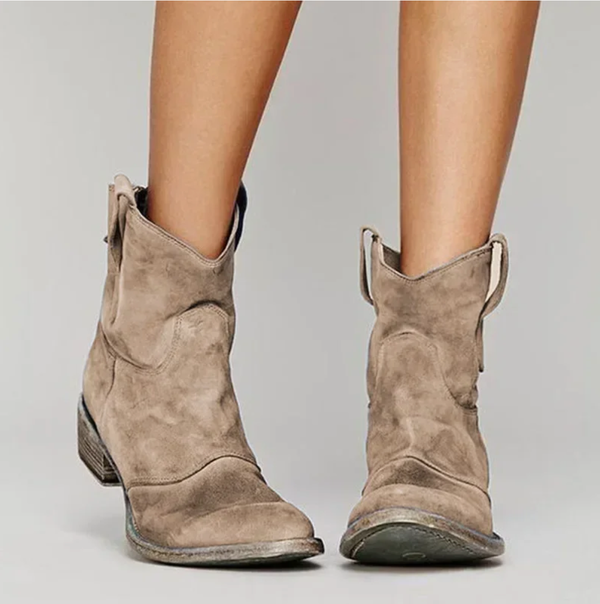Westernboots dam i mockaimitation — cowboyboots med låg klack och rund tå