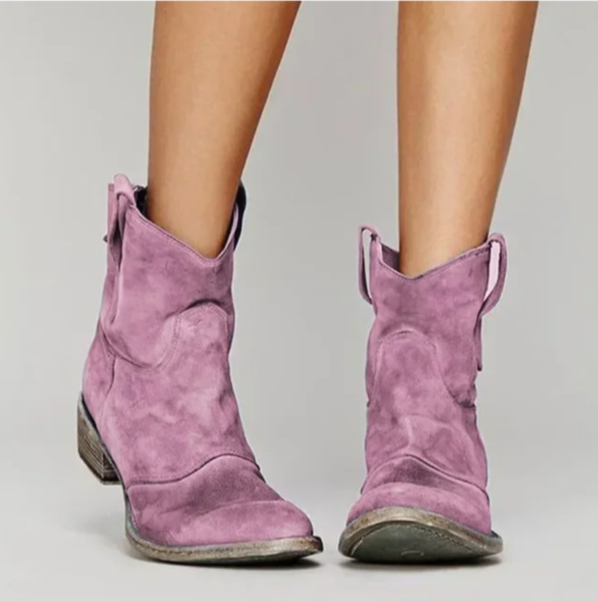 Westernboots dam i mockaimitation — cowboyboots med låg klack och rund tå