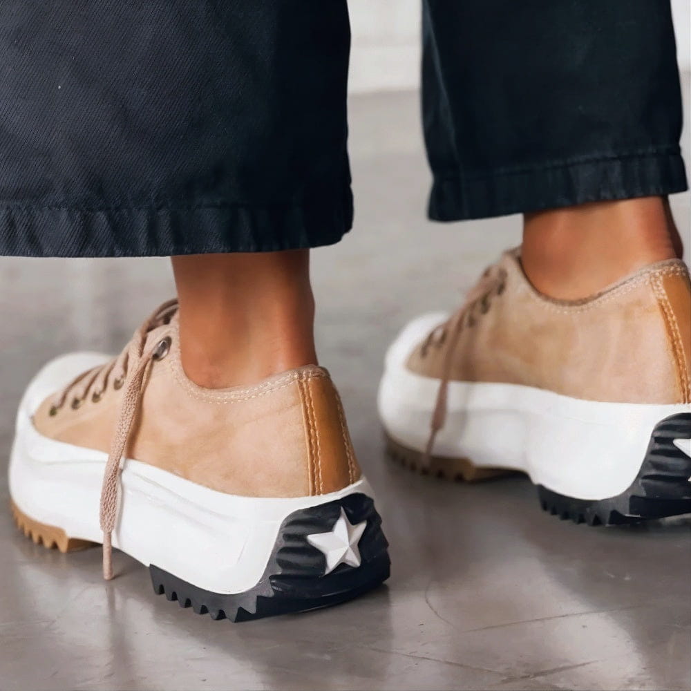 Sneakers dam — bekväma med dämpad sula och flexibel passform