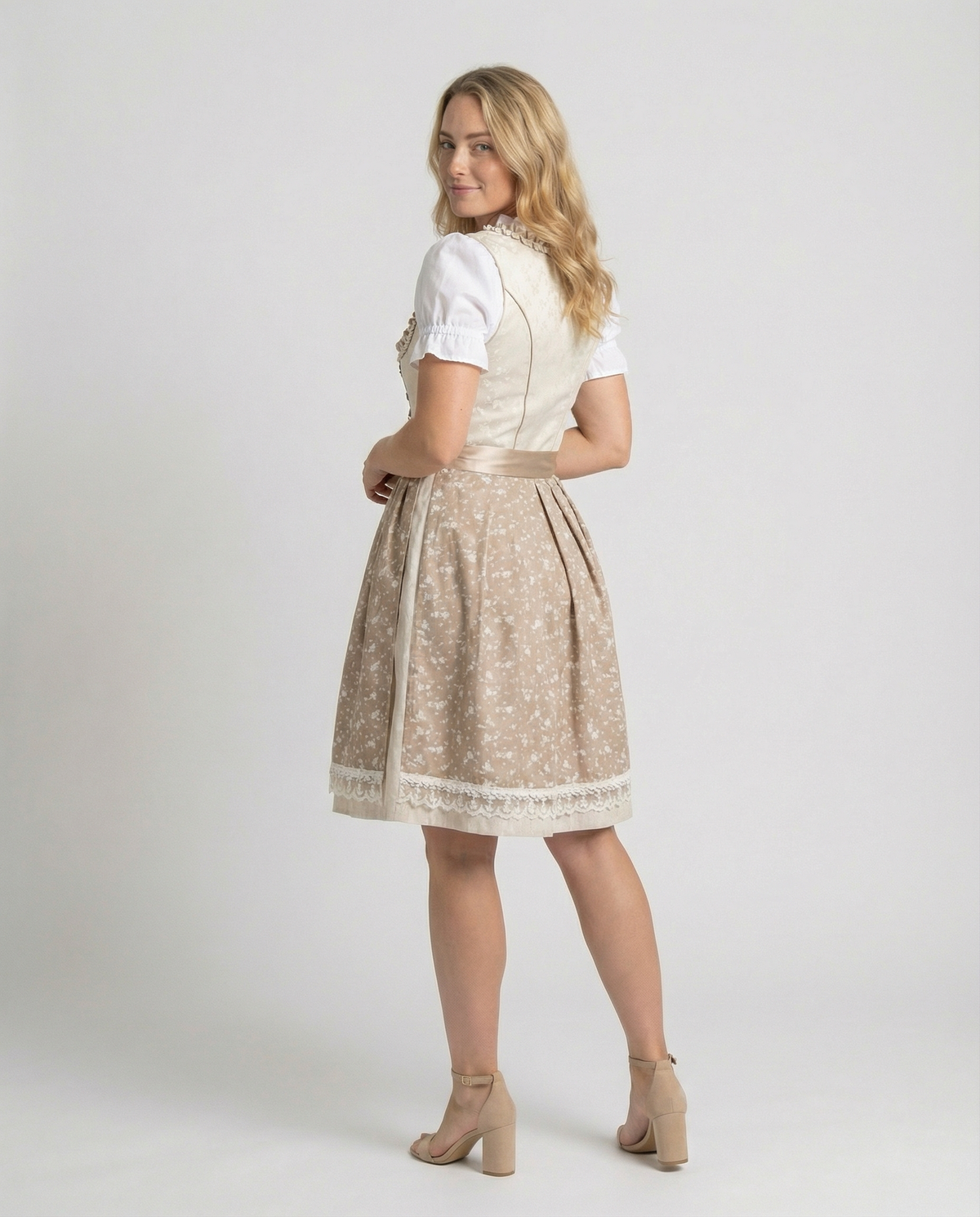 Dirndl set dam — trachtenklänning med förkläde och blus för oktoberfest
