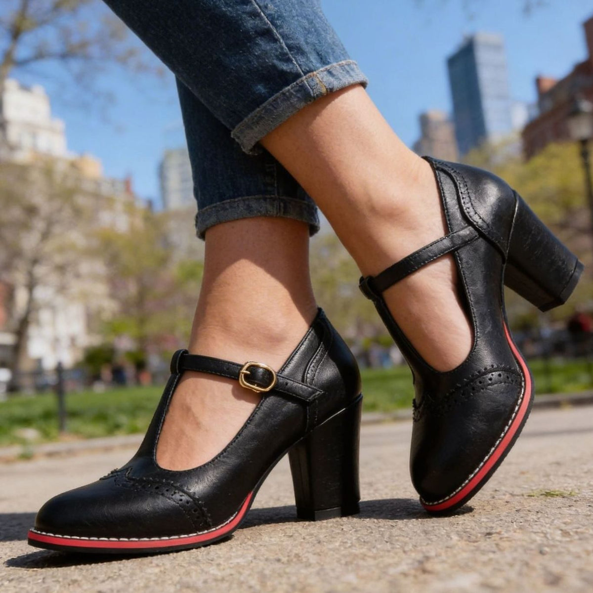 Pumps dam — retro brogue med t-rem och blockklack