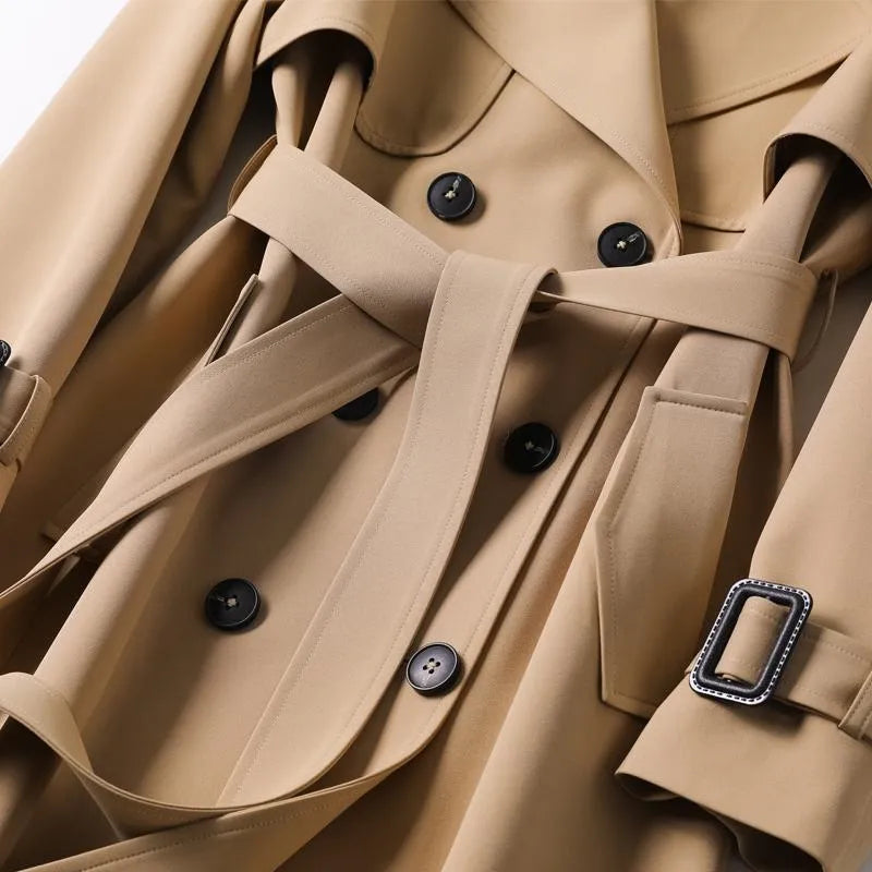 Trenchcoat dam med bälte — klassisk vinterkappa i bomullsmix