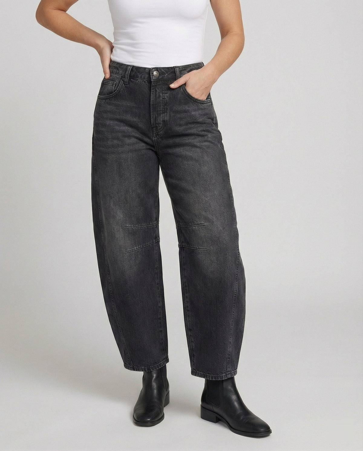 Jeans dam, barrel — mid-rise utsvängda med modern siluett