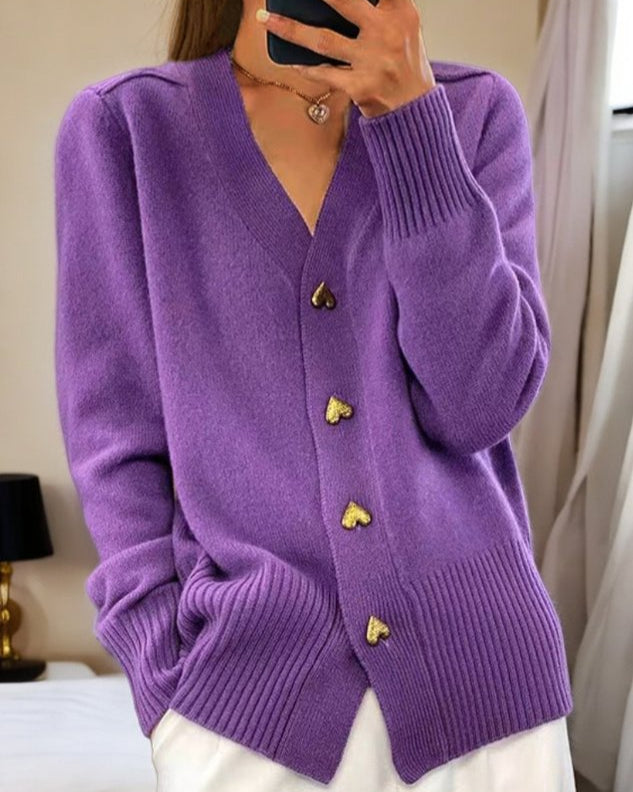 Stickad kofta dam med hjärtknappar — elegant cardigan i akryl