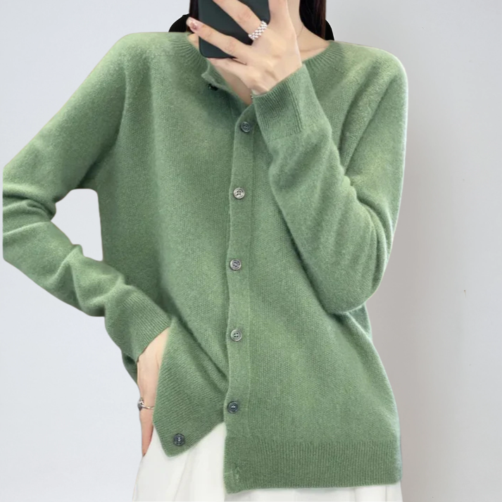 Stickad kofta dam — mjuk i akryl för vardag och kontor