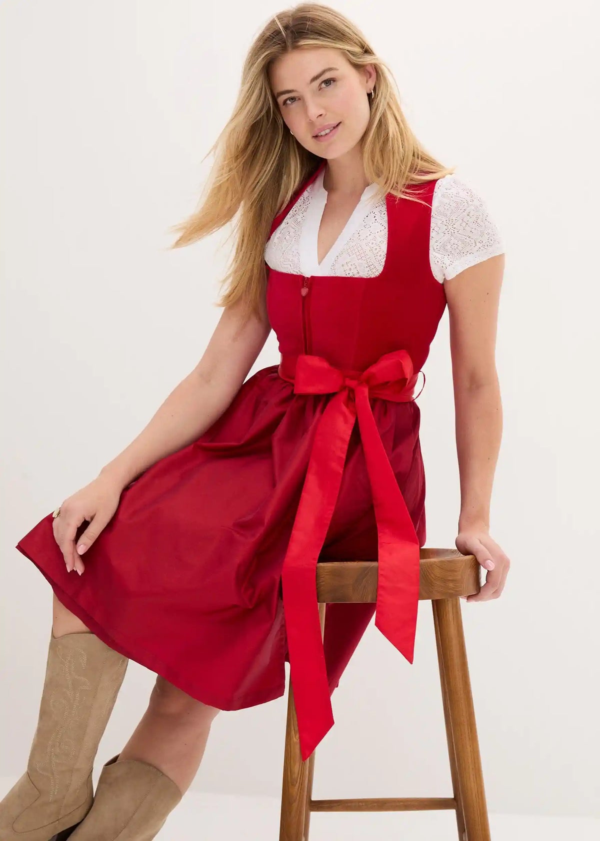 Dirndl dam med sammetsliv — Oktoberfest-klänning med satinförkläde
