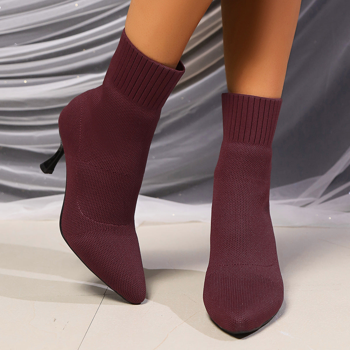 Ankelboots dam med stilettklack — stickade elastiska boots