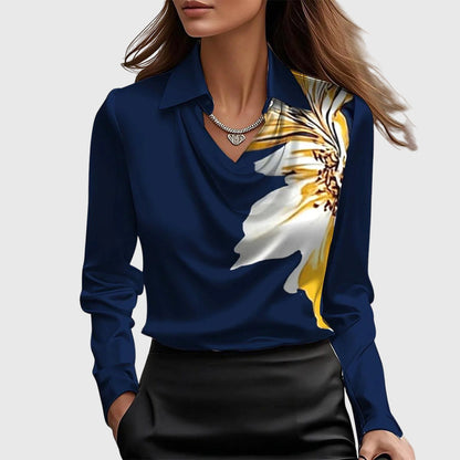 Blus dam, elegant — veckad halsringning med glansig yta