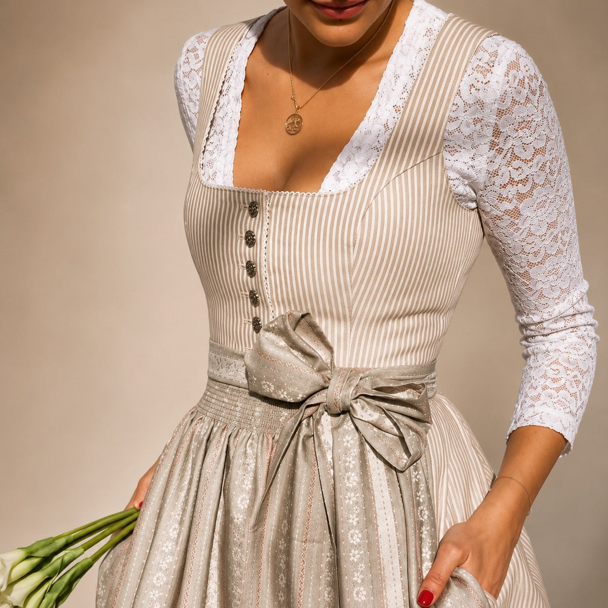 Dirndl dam med rosett — klassisk Oktoberfest-klänning