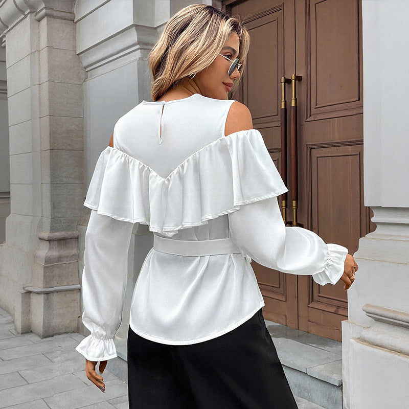 Blus dam — volang med cut-out-axlar och knytskärp