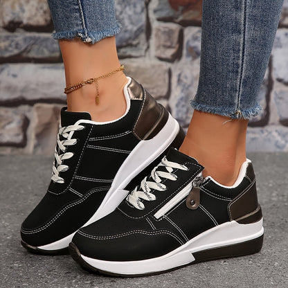Sneakers dam — komfortmodell med kilsula, dragkedja och snörning