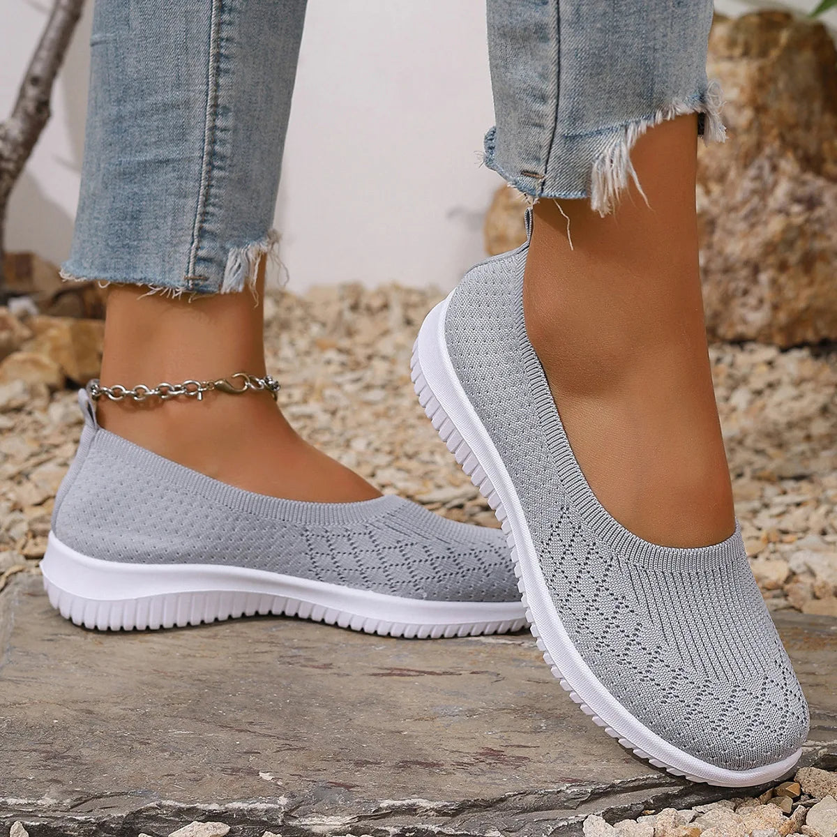 Slip-on skor dam — stickad textil med rund tå och flexibel såla