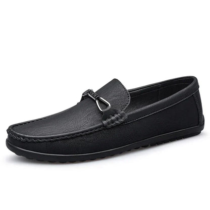 Loafers herr, klassiska — bekväma vardagsskor i läderimitation