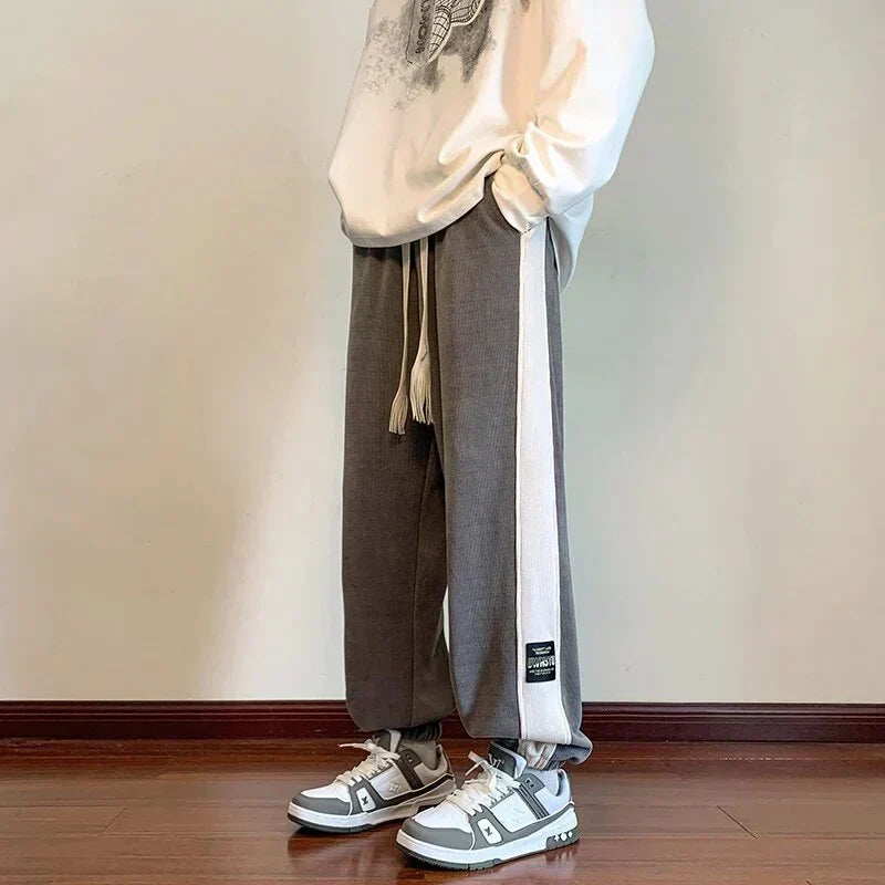 Joggingbyxor herr — streetwear mjukisbyxor med patchdesign