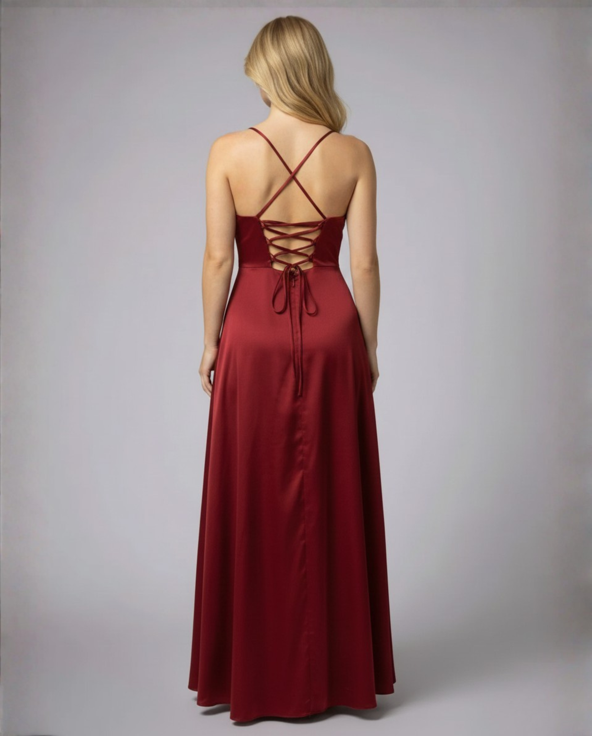 Maxiklänning dam, satin — draperad halsringning med elegant benslits