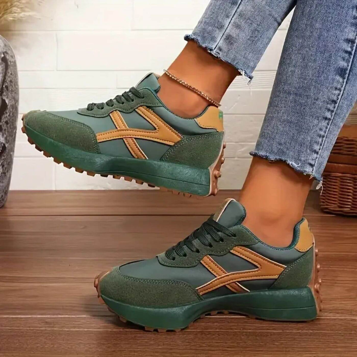 Sneakers dam, textil — bekväma med panelöverdel och snörning
