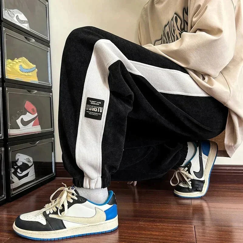 Joggingbyxor herr — streetwear mjukisbyxor med patchdesign