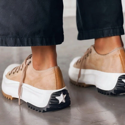 Sneakers dam — bekväma med dämpad sula och flexibel passform