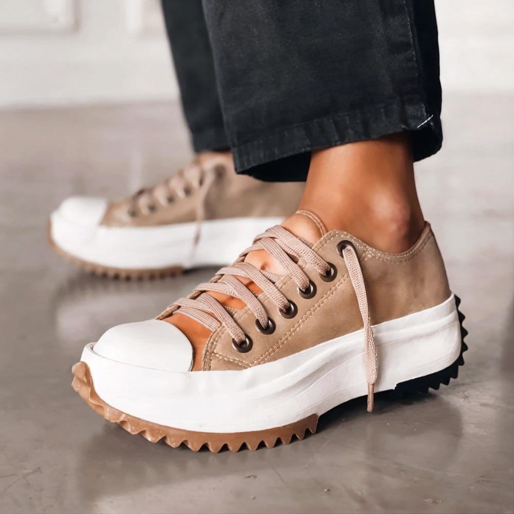 Sneakers dam — bekväma med dämpad sula och flexibel passform