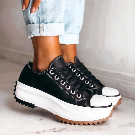 Sneakers dam — bekväma med dämpad sula och flexibel passform