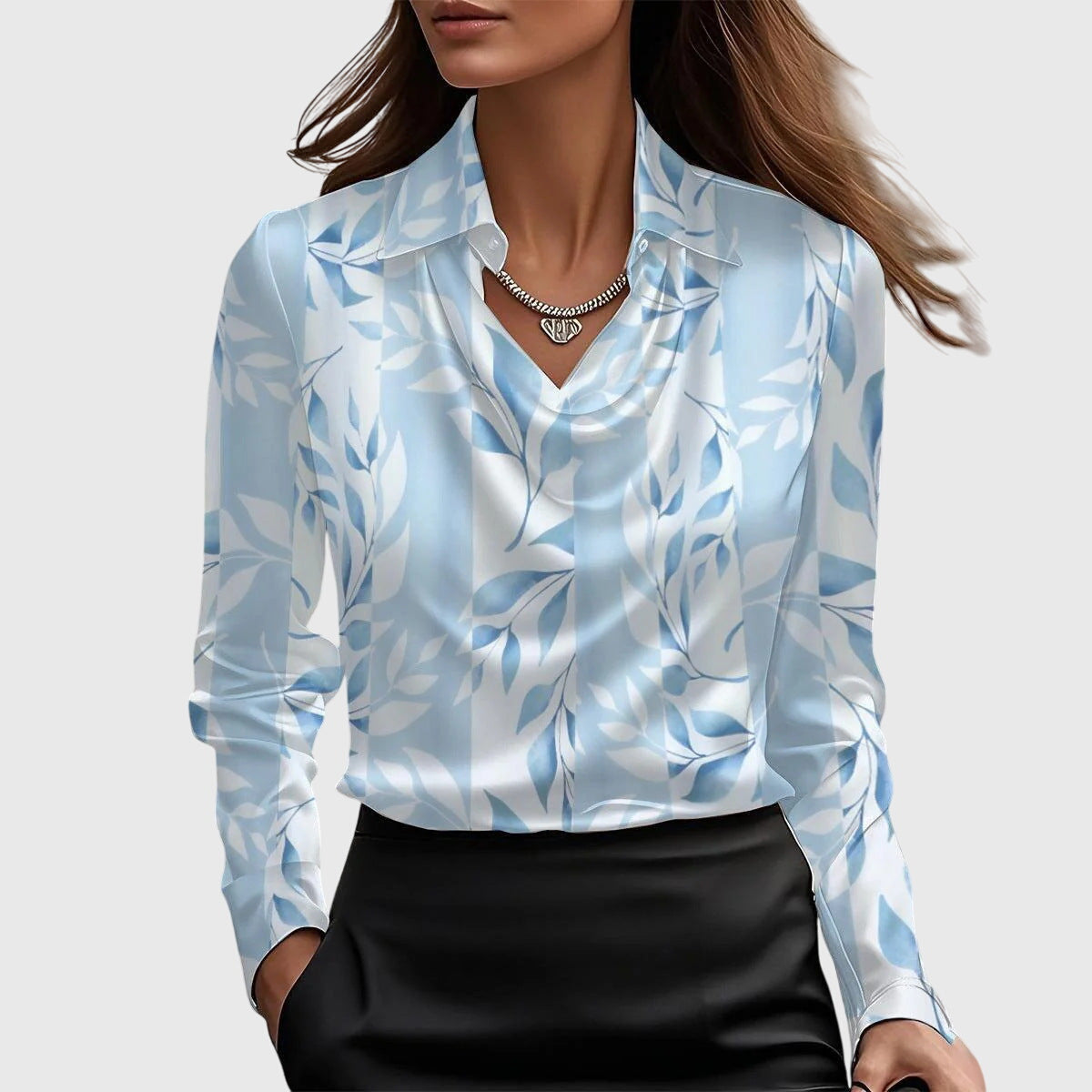 Blus dam, elegant — veckad halsringning med glansig yta