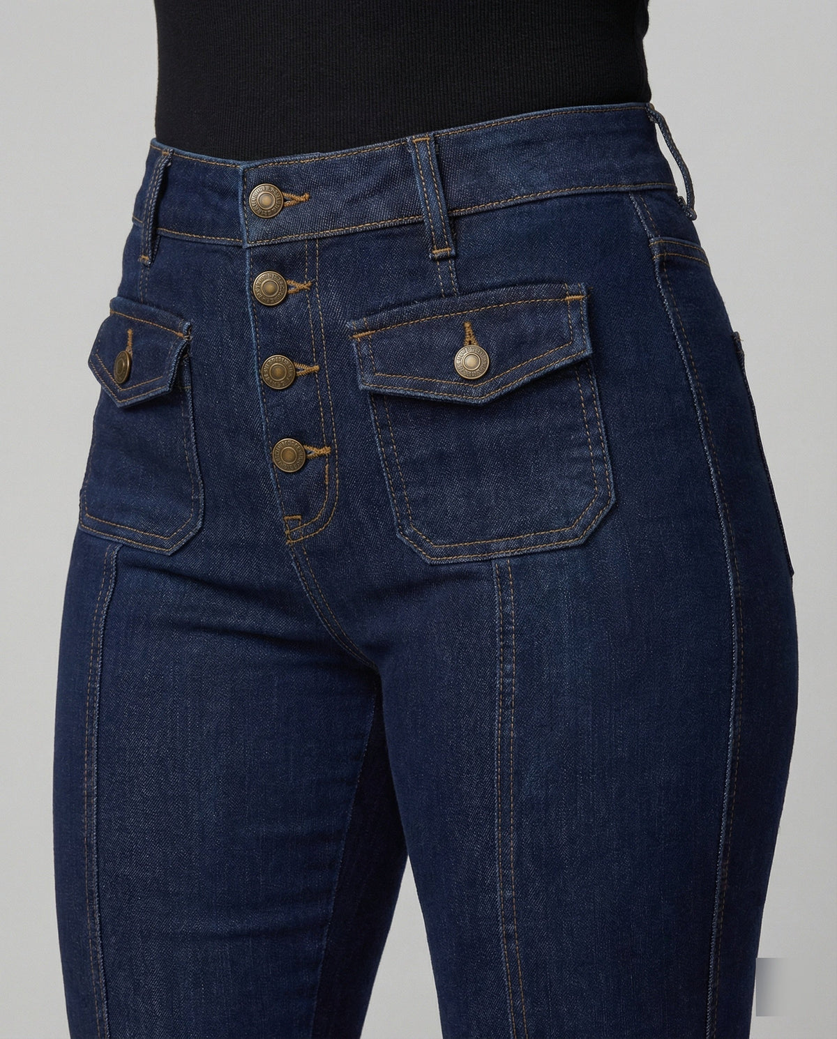 Högmidjade utsvängda jeans dam — flarejeans med hög midja