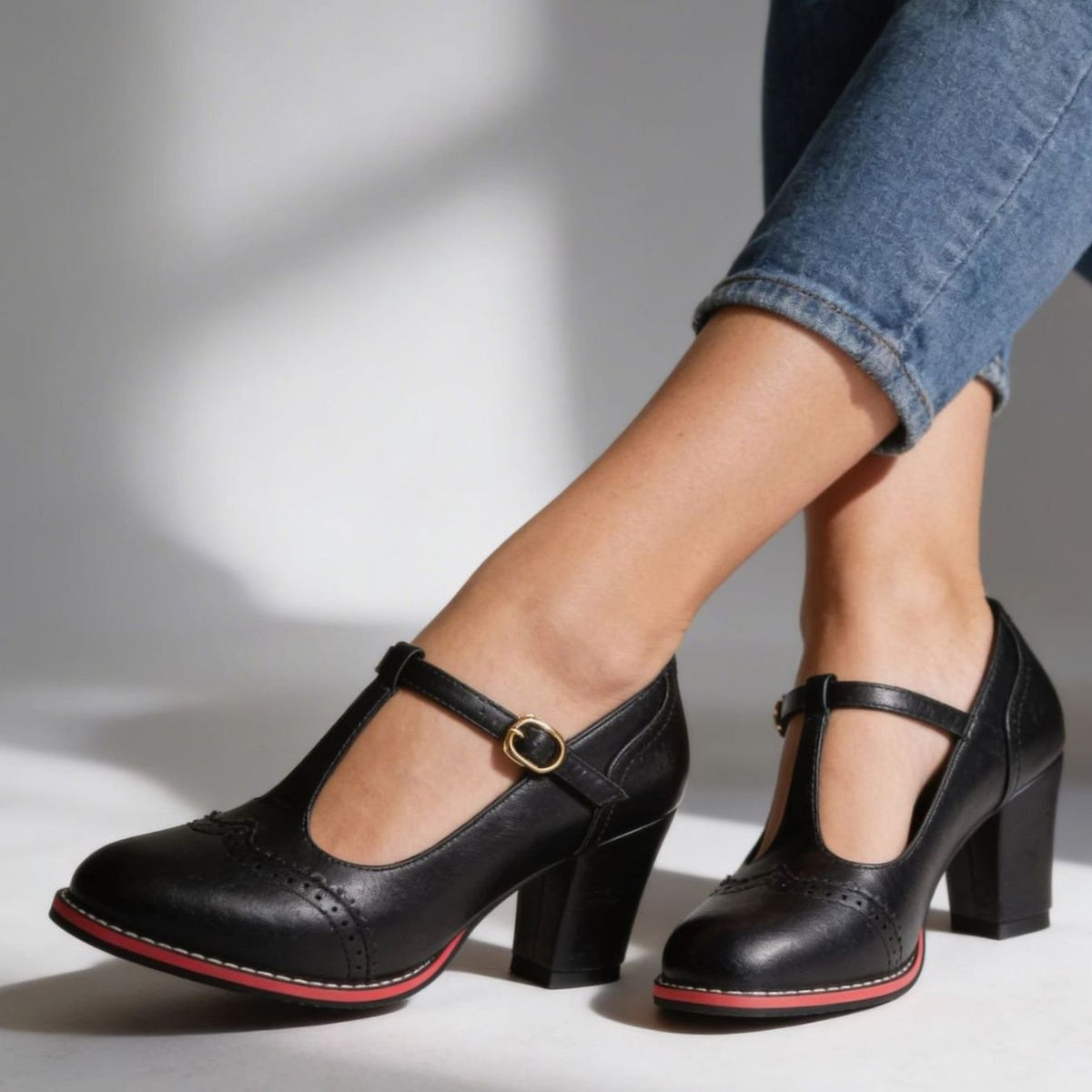 Pumps dam — retro brogue med t-rem och blockklack
