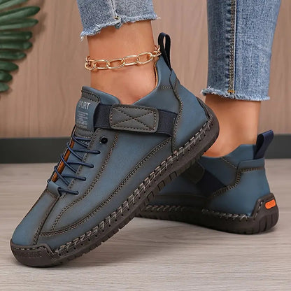 Sneakers dam, textil — texturerad ovandel med snörning och dämpad såla