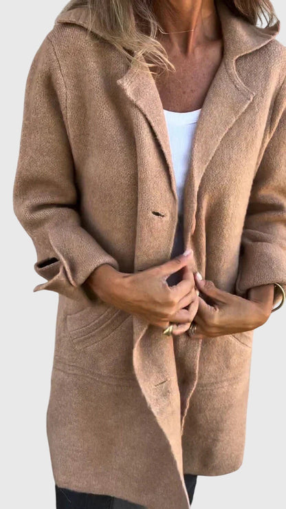 Blazer dam med knappar — tidlös och figurnära kavaj