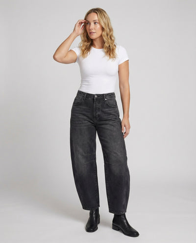 Jeans dam, barrel — moderna mid-rise med utsvängd passform