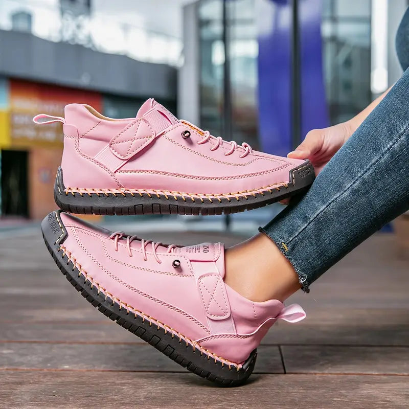 Sneakers dam, textil — texturerad ovandel med snörning och dämpad såla