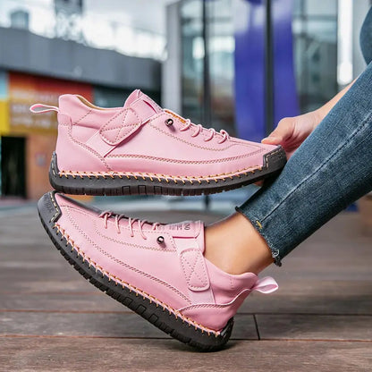Sneakers dam, textil — texturerad ovandel med snörning och dämpad såla