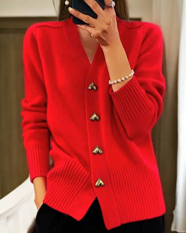 Stickad kofta dam med hjärtknappar — elegant cardigan i akryl